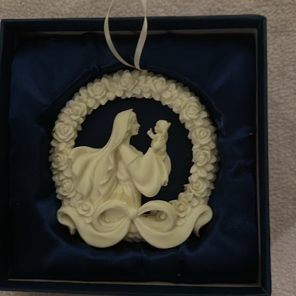 The Millennium Ornament Limited Addition Exclusively by Roman, Inc. - Picture 4 of 4